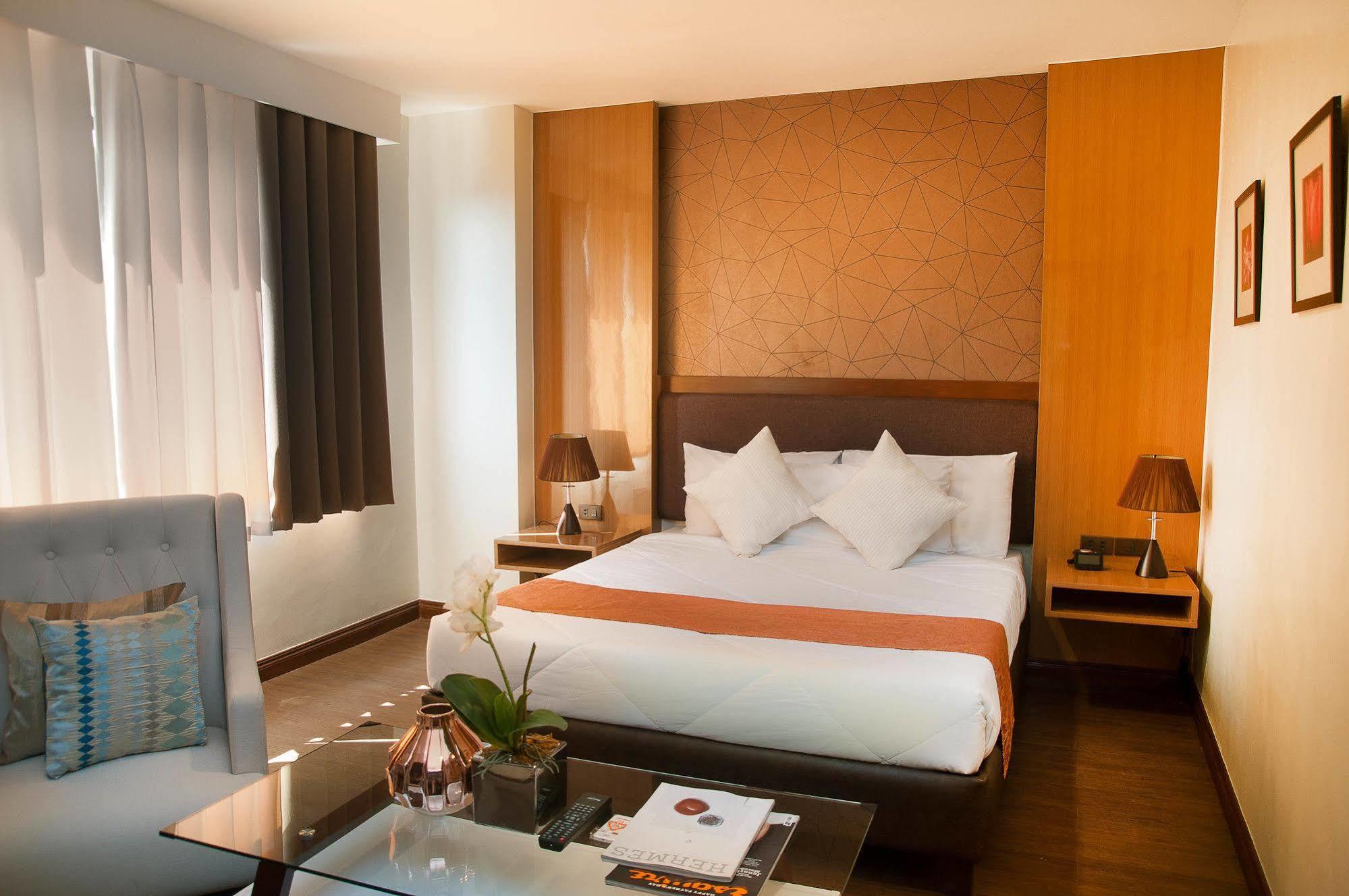 Fernandina 88 Suites Hotel Quezon City Exterior foto